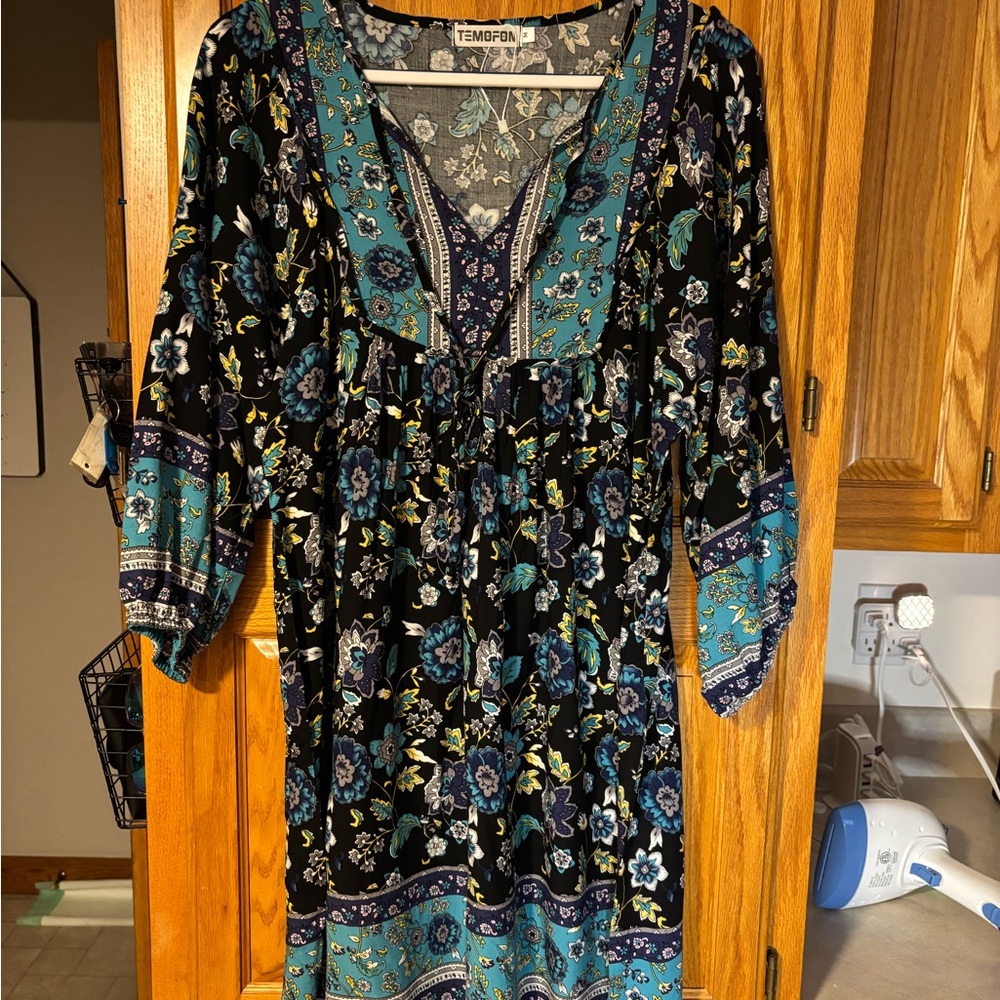 Temporra Black and Blue Floral Dress